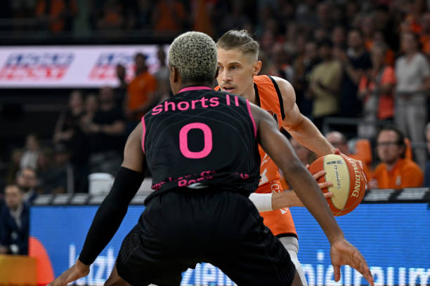 了更多的商 了更多的商